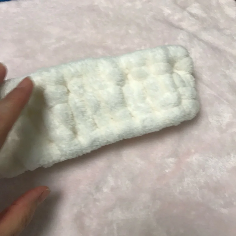 ✨✨5/$10✨✨ Accessorie Unisex Off White plush Headband Makeup headband New - Picture 4 of 6